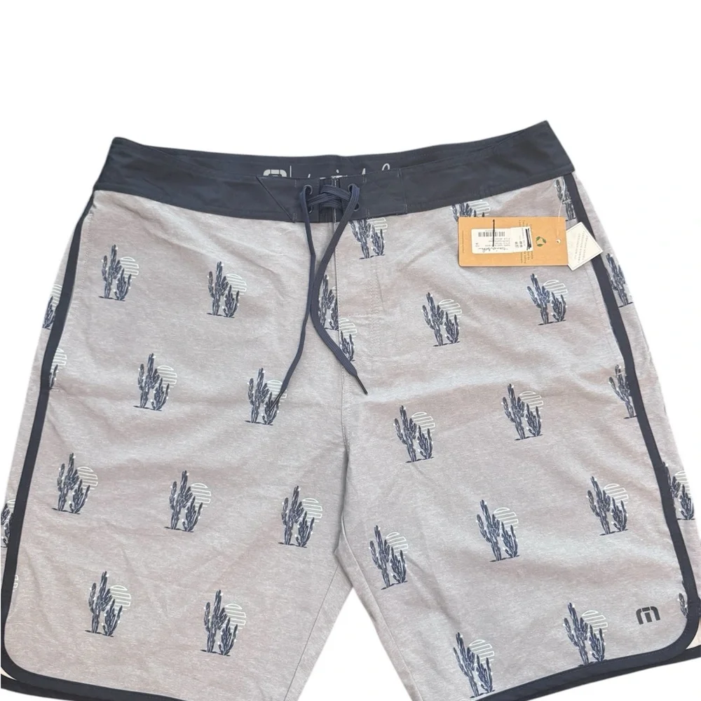 Travis Matthew Men's Swim Shorts in Gray with Cactus Print size 36 nwt
